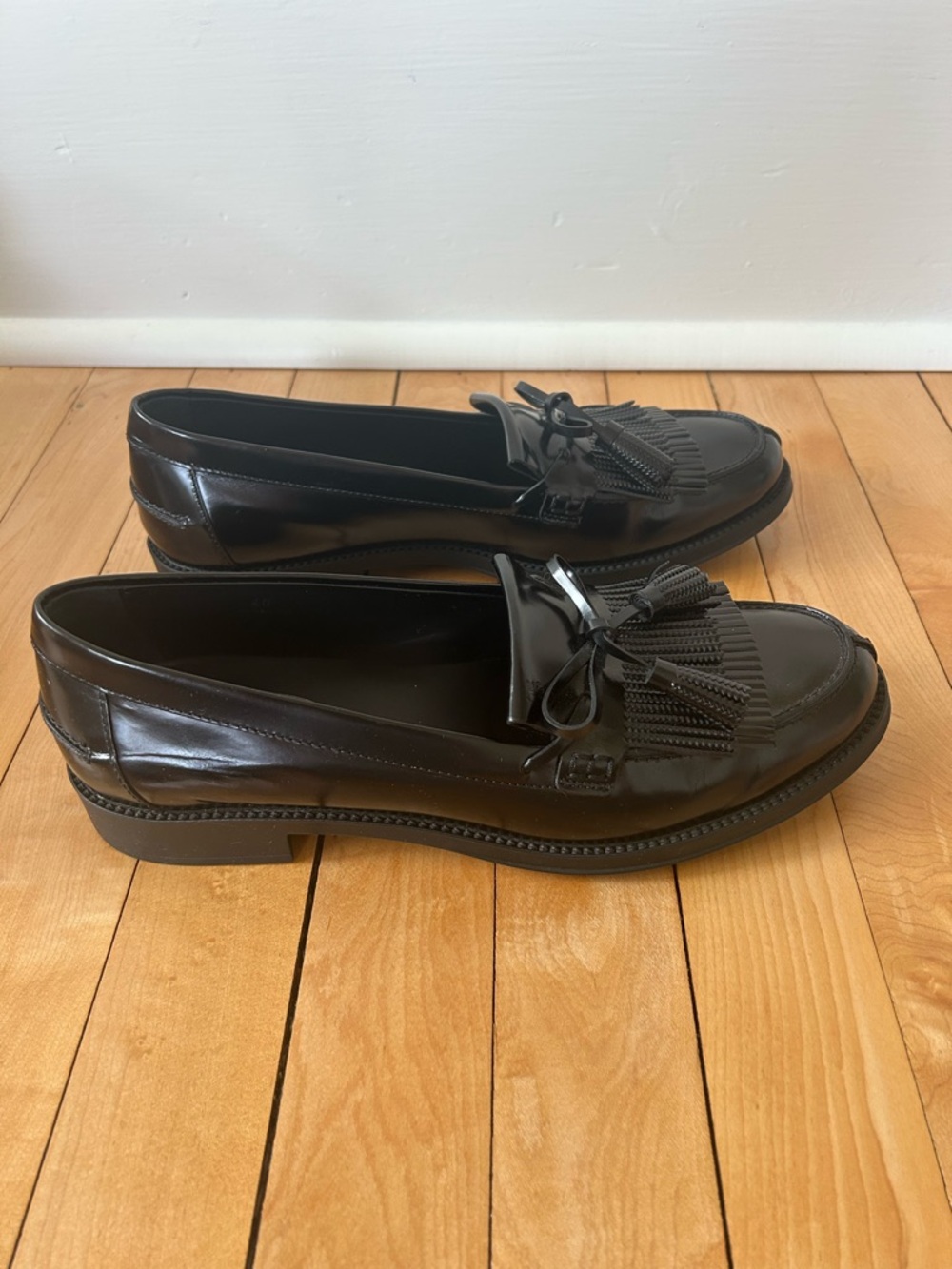 Tod’s Women’s Black Gomma Ru Laccetto Nappine Leather Loafers - 40 - Picture 4 of 9